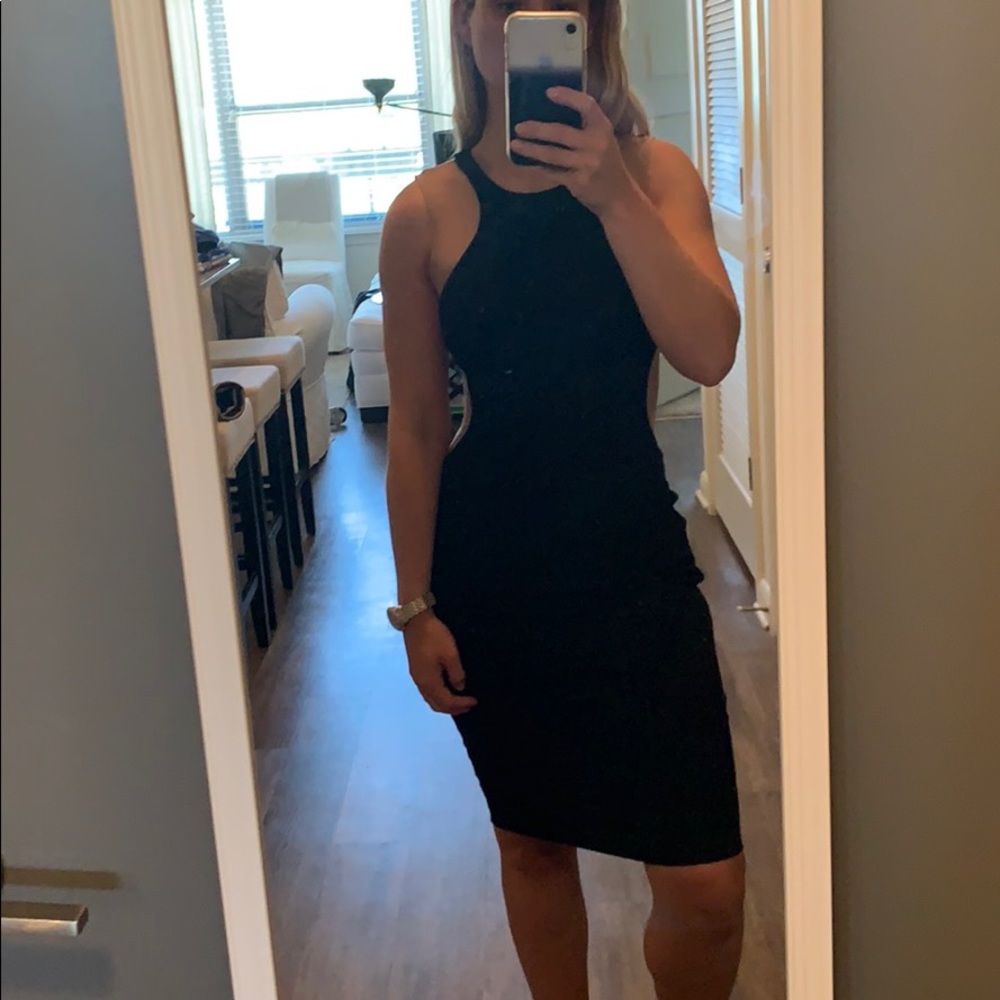 Slimming black and mesh dress